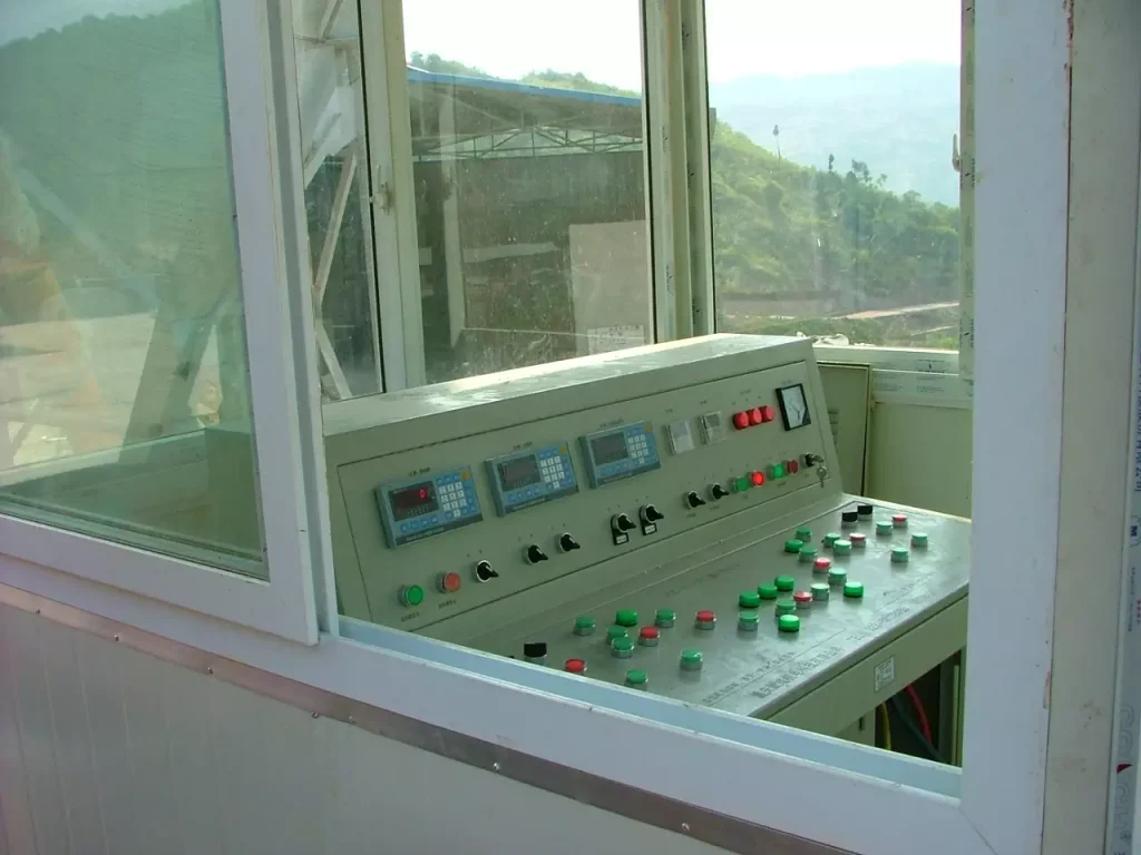 Home 33 搅拌机控制系统操作台Mixer control system operation panel