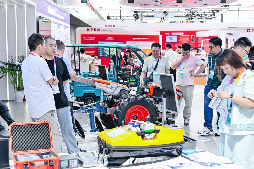 Showcasing Innovation from Chongqing to Africa: Bincen Weighing Solutions at the 4th China-Africa Economic and Trade Expo 19 China-Africa Expo Bincheng in Discussions with Global Business Partners