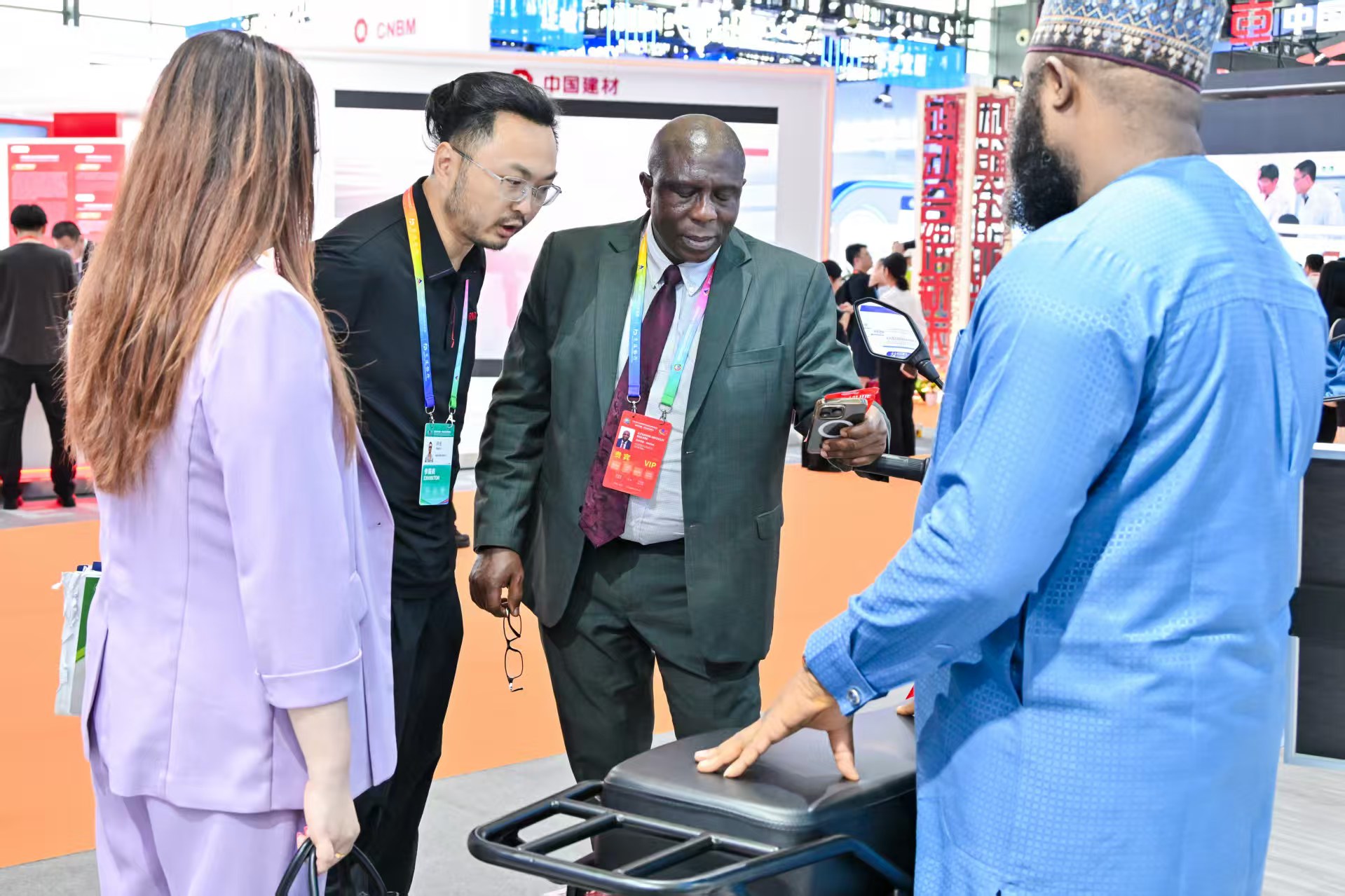 Showcasing Innovation from Chongqing to Africa: Bincen Weighing Solutions at the 4th China-Africa Economic and Trade Expo 15 China-Africa Expo Bincheng in Discussions with Global Business Partners