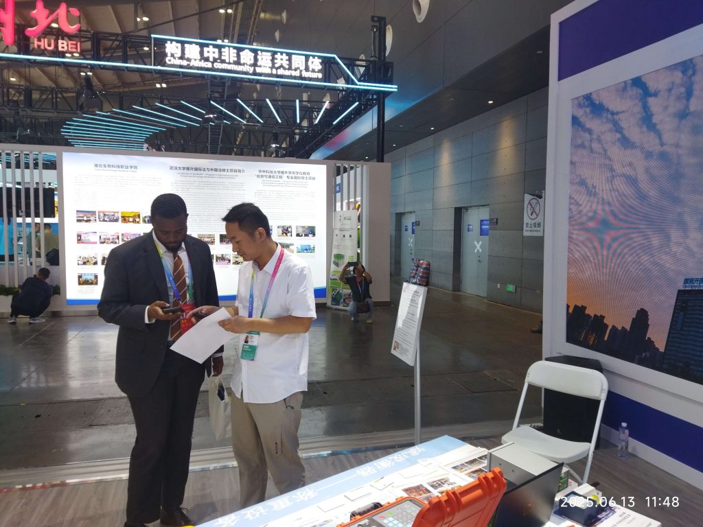 Showcasing Innovation from Chongqing to Africa: Bincen Weighing Solutions at the 4th China-Africa Economic and Trade Expo 9 China-Africa Expo Bincheng in Discussions with Global Business Partners