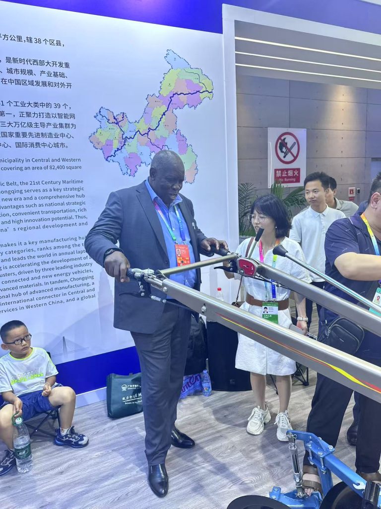 Showcasing Innovation from Chongqing to Africa: Bincen Weighing Solutions at the 4th China-Africa Economic and Trade Expo 7 China-Africa Expo – Zambian Minister Visits Bincen Booth