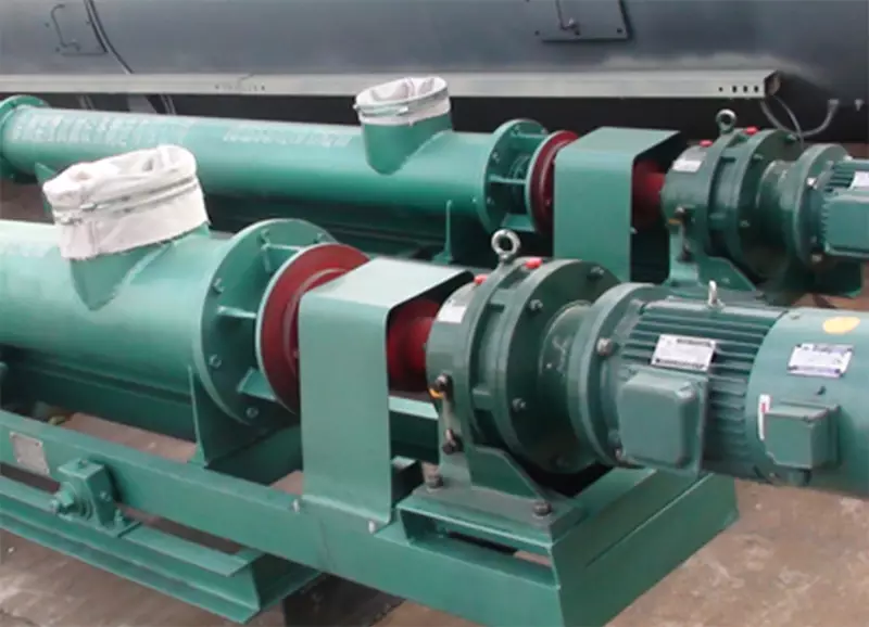 Industrial Screw Feeders: Critical Params & Selection Rules 1 Two green cylindrical screw feeders (tubular screw conveyors) with motors, designed for transporting powders or granules in industrial processes, showcasing their sealed, round structure suitable for material sealing and vertical/inclined conveying scenarios.