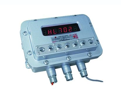 When Is a Cylinder Scale a Must-Have?4 Critical Scenarios Regular Scales Aren’t Up to the Task 2 An explosion-proof digital display for cylinder scales, showing weight readings with secure connections.