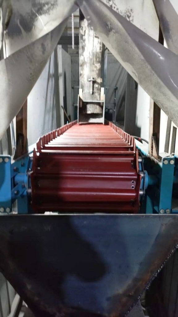 Chain-plate belt weigher feeder - Field installation example 2